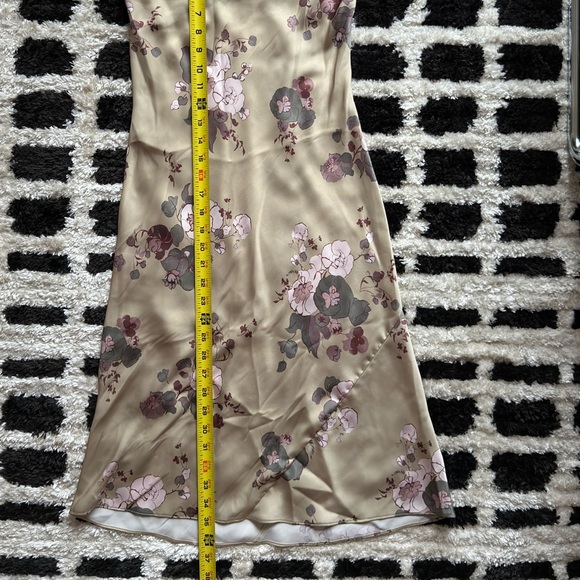 Aritzia champagne floral satin midi slip dress with cowl neck - Picture 6 of 7